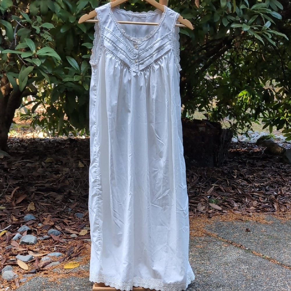 Vintage Lace Ruffled White Night Gown Dress